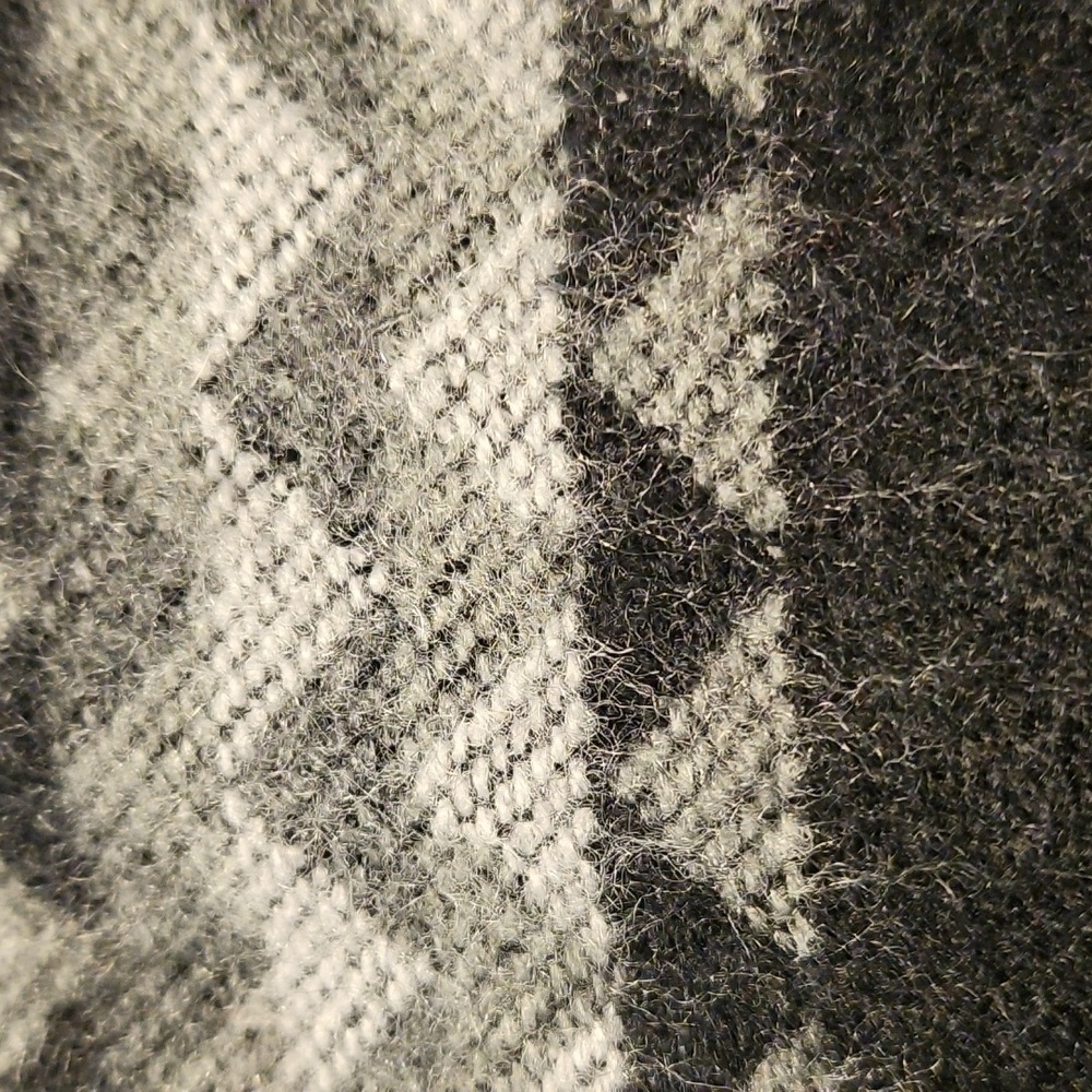Chevron Design Scarf - Picture 5 of 7